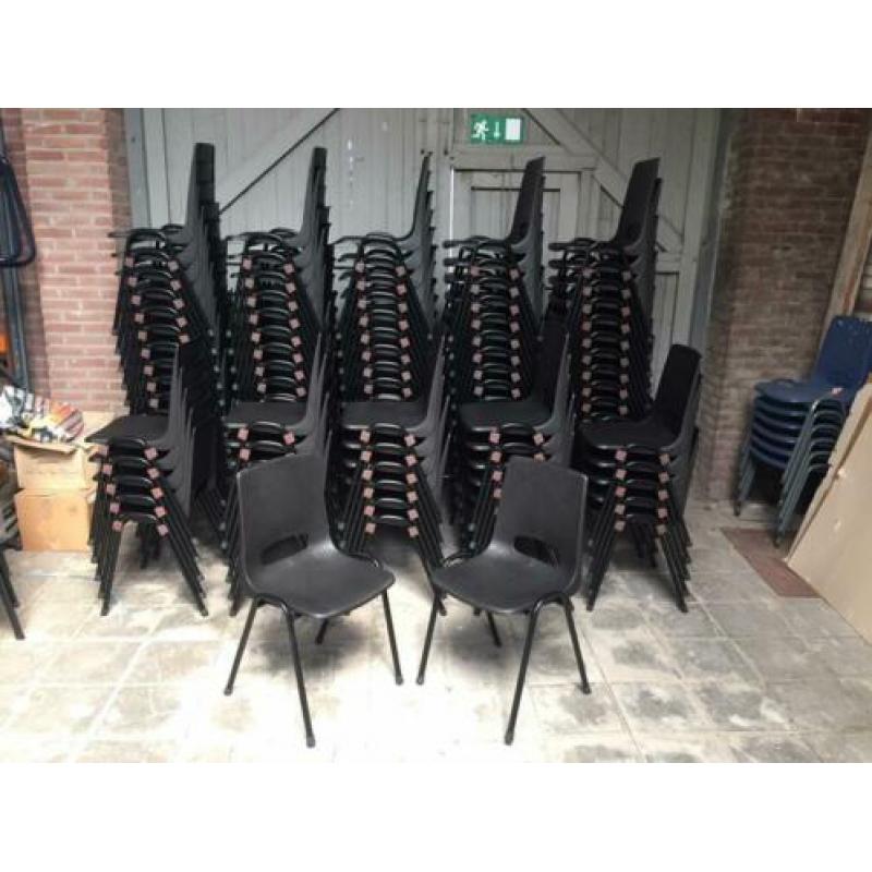 Nieuwe kantinestoelen stapelstoelen Kuipstoelen zaalstoelen