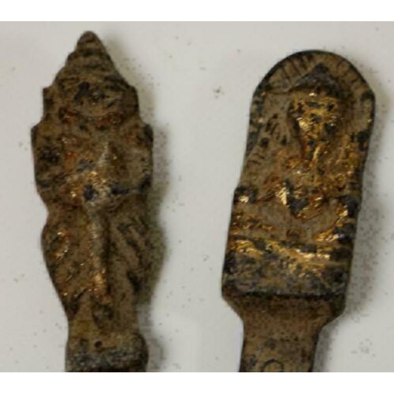 2x rituele oude dolk handvat in vorm ganesha en wachter