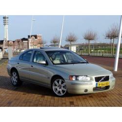 Volvo S60 2.5 T AWD Geartronic 91dkm! Full Options Youngtime