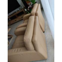 2 leren fauteuils te koop