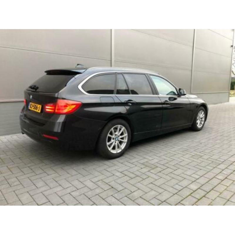 BMW 3-serie Touring 318d Executive navigatie