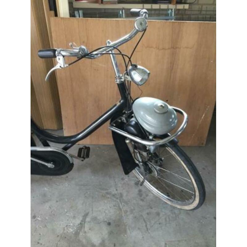 Berini met eitje/snorfiets