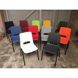 Nieuwe kantinestoelen stapelstoelen Kuipstoelen zaalstoelen