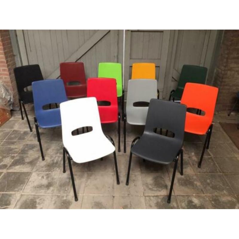 Nieuwe kantinestoelen stapelstoelen Kuipstoelen zaalstoelen