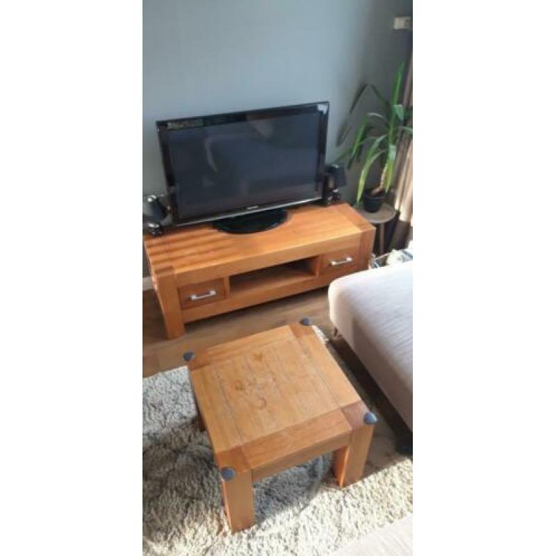 Tv meubel + salontafel van zeer robuust massief hout