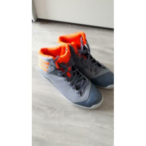 Basketbal schoenen Adidas maat 45