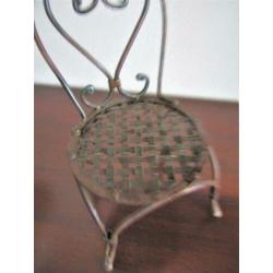 Te koop volledig metalen poppenstoeltje voor poppen 40-50 cm