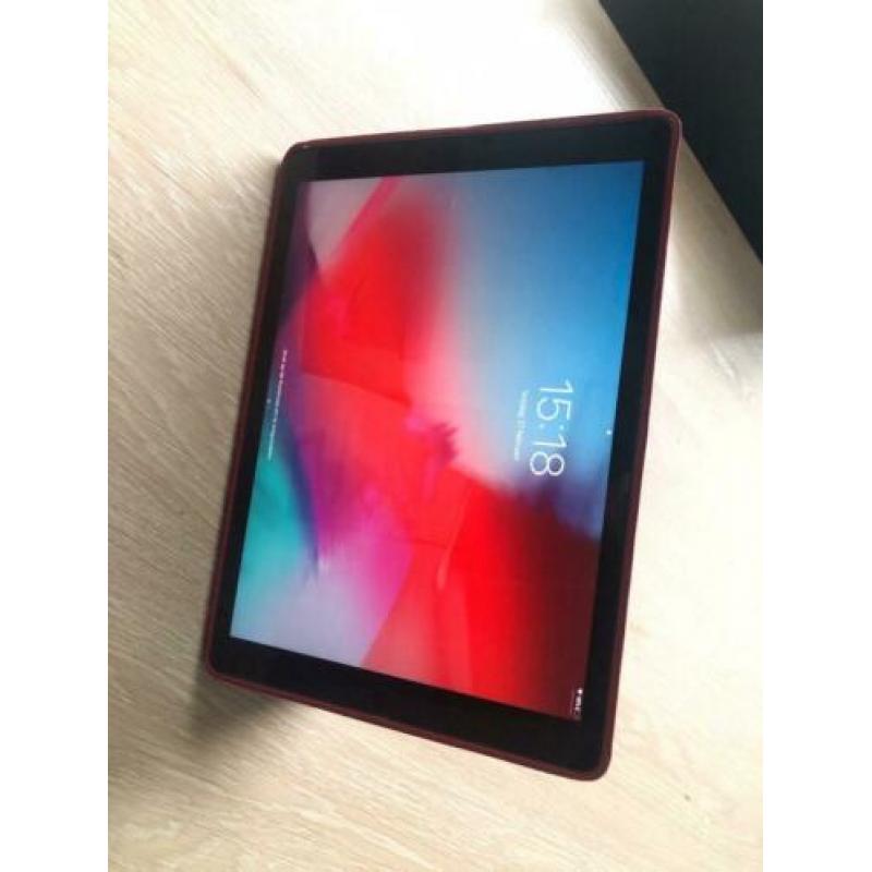Apple iPad Pro 12.9 (Gen1) - 256Gb incl Pencil & Keyboard