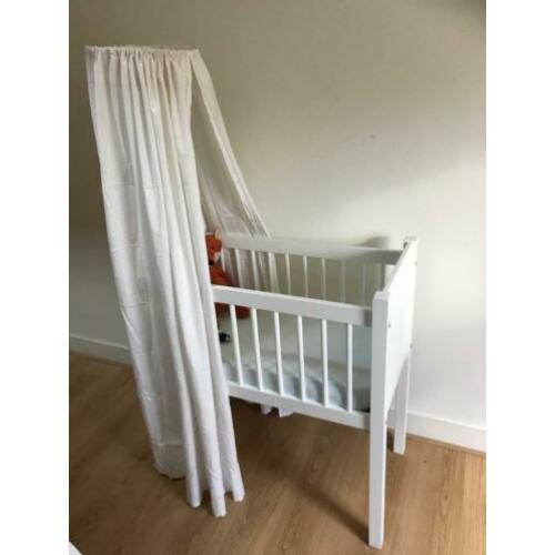 Babybedje ledikantje / wiegje