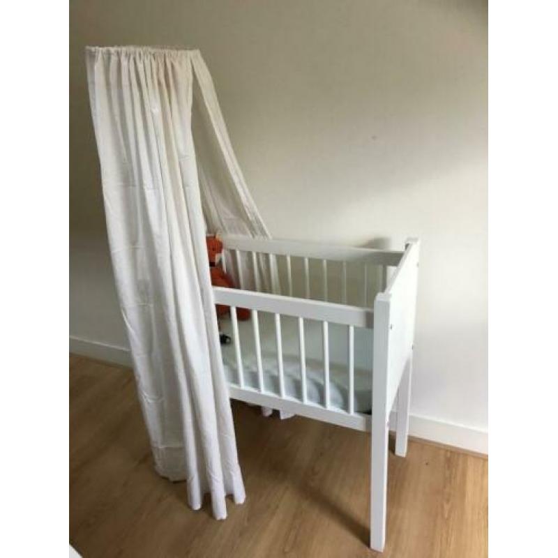 Babybedje ledikantje / wiegje