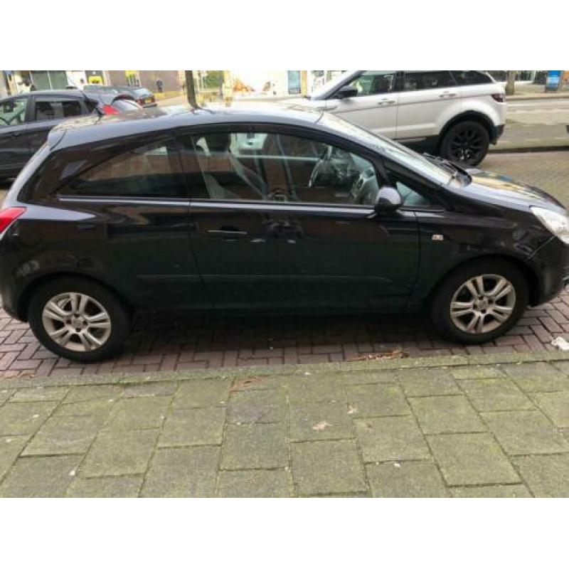 Opel Corsa 1.2 automaat Zwart