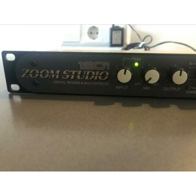 Zoom Studio 1201