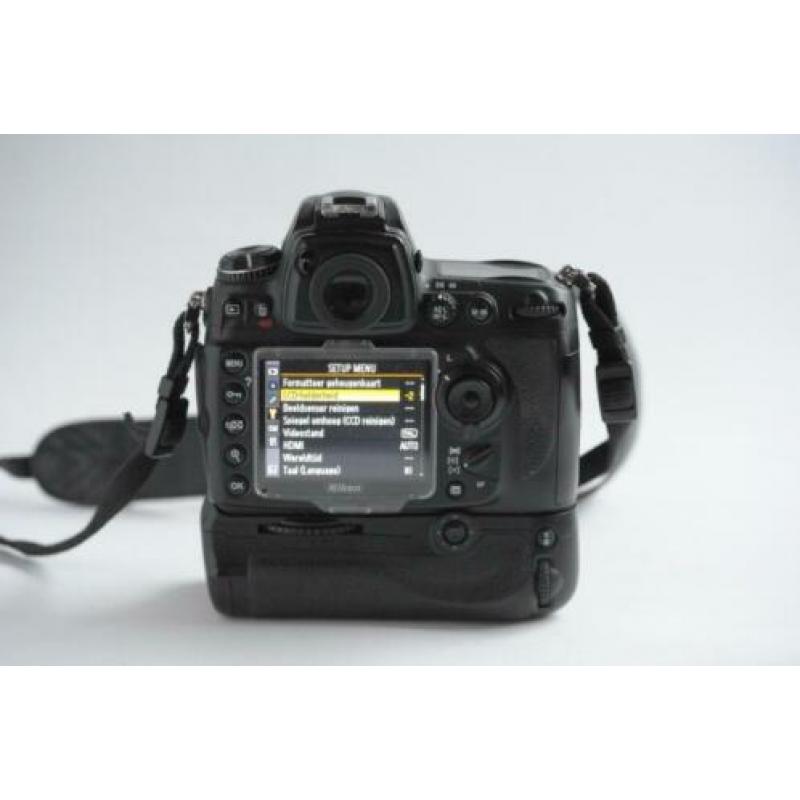 Nikon D700 fullframe body + MB-D10 grip