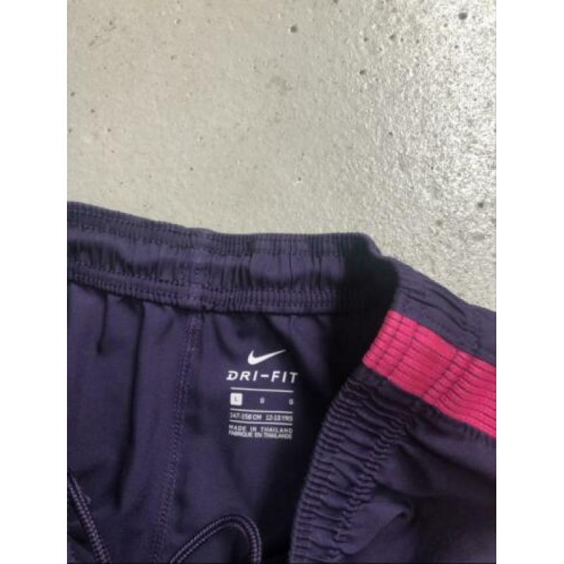 Nieuw FCB Nike maat 152/158 korte broek