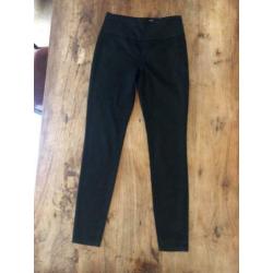 Pieces zwarte broek maat s met rits aan de achterkant