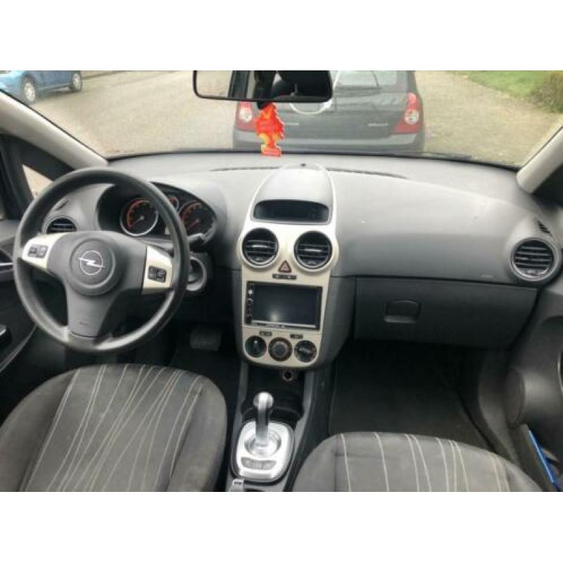 Opel Corsa 1.2 automaat Zwart