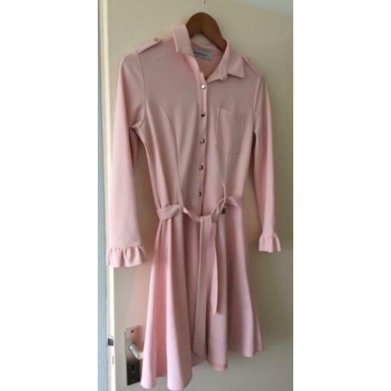 Prachtig nieuw roze jurkje van Rinascimento. Maat S.