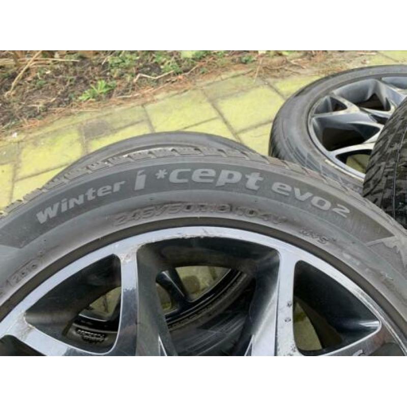 Set winterbanden met 18” velgen voor transporter