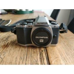 Olympus E-M10 zilver (mark 1) + Olympus 14-42mm & 40-150mm