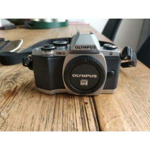 Olympus E-M10 zilver (mark 1) + Olympus 14-42mm & 40-150mm