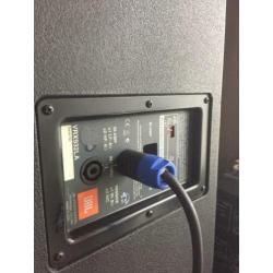 Jbl vrx 932LA wie maak ik blij heb er maar 1