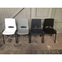 Nieuwe kantinestoelen stapelstoelen Kuipstoelen zaalstoelen