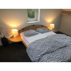 Mooi beukenhouten bed 140x200cm