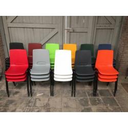 Nieuwe kantinestoelen stapelstoelen Kuipstoelen zaalstoelen