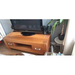 Tv meubel + salontafel van zeer robuust massief hout