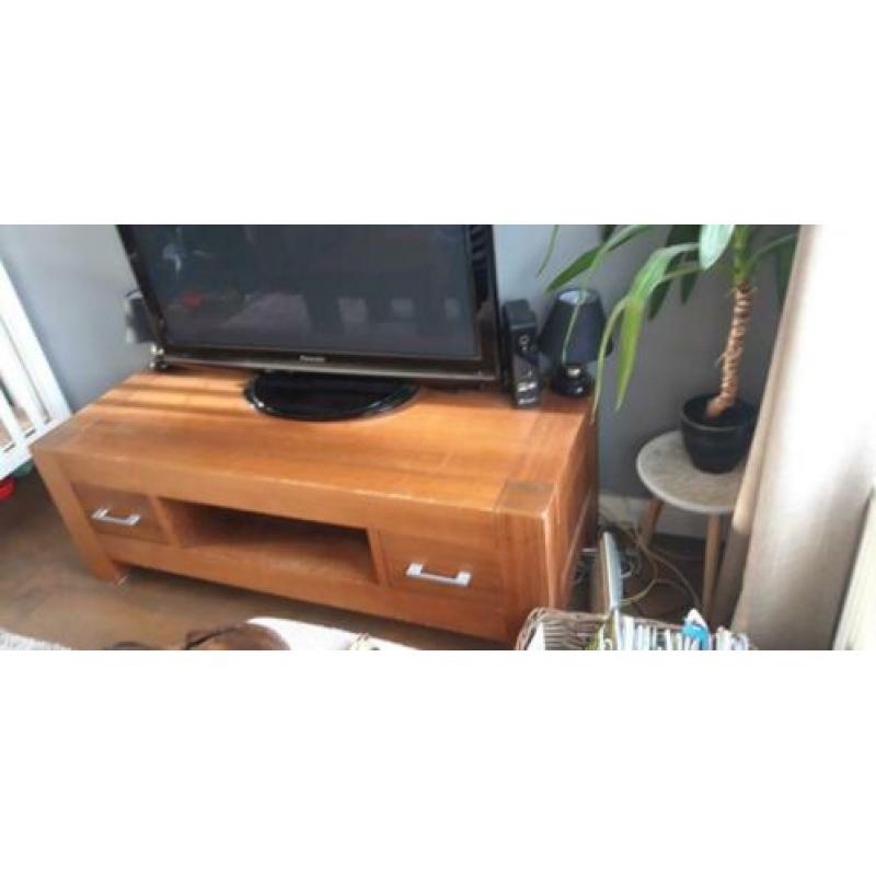 Tv meubel + salontafel van zeer robuust massief hout