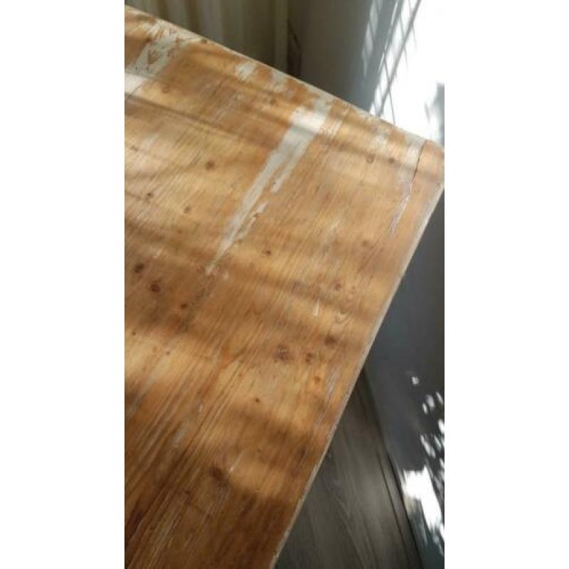 Industriële eettafel met stalen X poten.