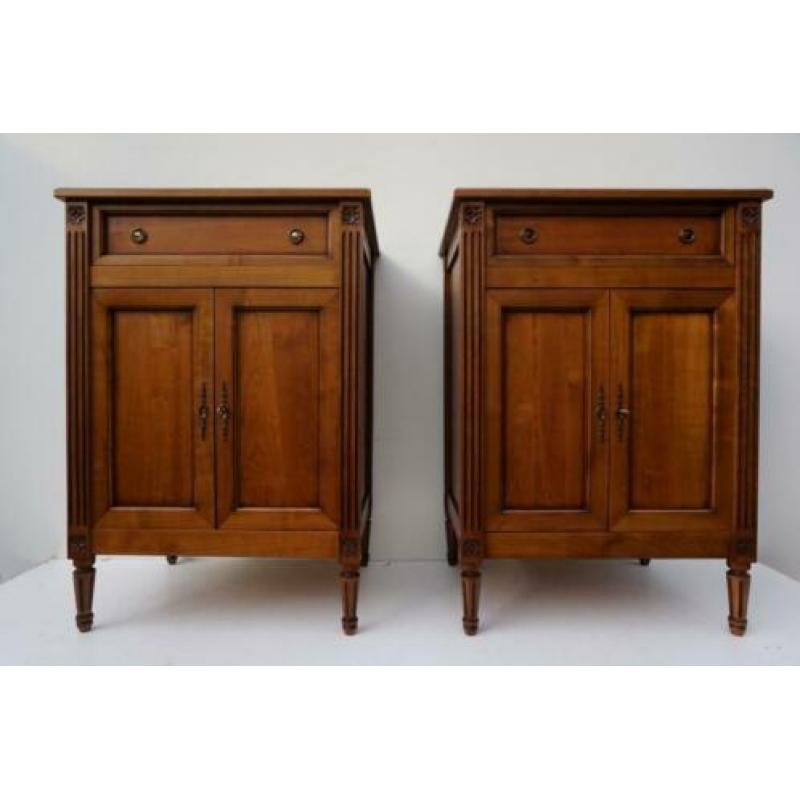 2 lage kasten in de Louis XVI stijl, ideaal als nachtkastjes