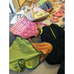 Babypop met badje en verschillende accessoires (zie foto’s)