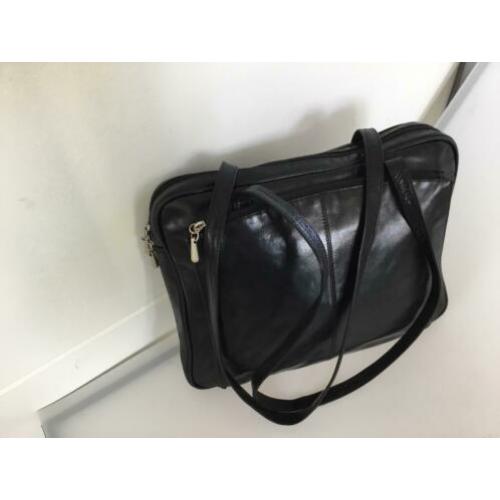 Yoli zwarte leren grote tas mooi model past wel A4