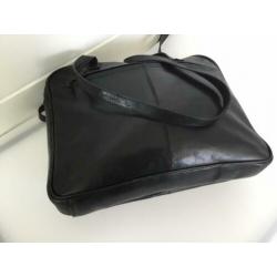 Yoli zwarte leren grote tas mooi model past wel A4