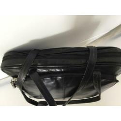 Yoli zwarte leren grote tas mooi model past wel A4