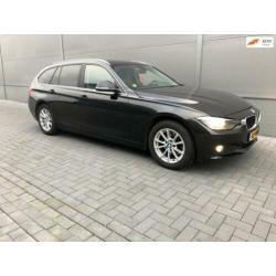 BMW 3-serie Touring 318d Executive navigatie