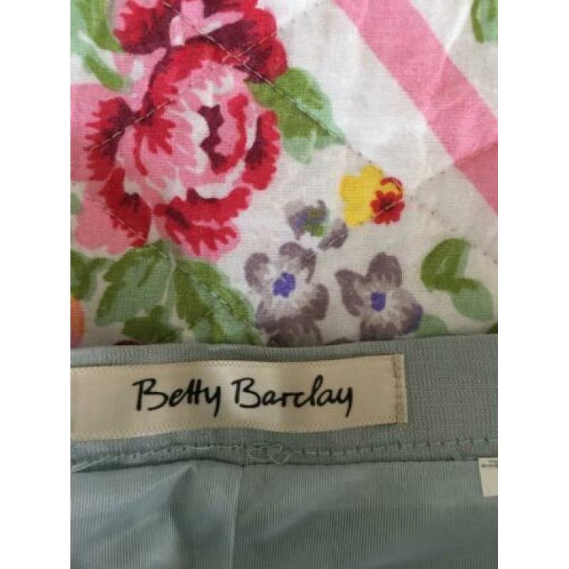 Rok van Betty Barclay maat 42