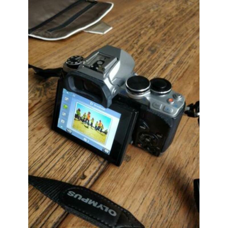 Olympus E-M10 zilver (mark 1) + Olympus 14-42mm & 40-150mm