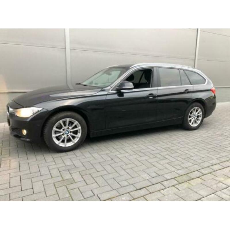 BMW 3-serie Touring 318d Executive navigatie