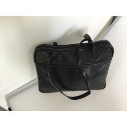 Yoli zwarte leren grote tas mooi model past wel A4