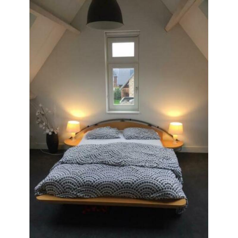 Mooi beukenhouten bed 140x200cm