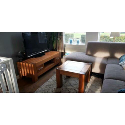 Tv meubel + salontafel van zeer robuust massief hout