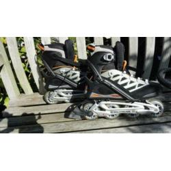 Rollerskates maat 43 met kniebeschermers en tas!