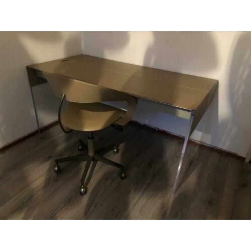 Gratis bureau en bureaustoel