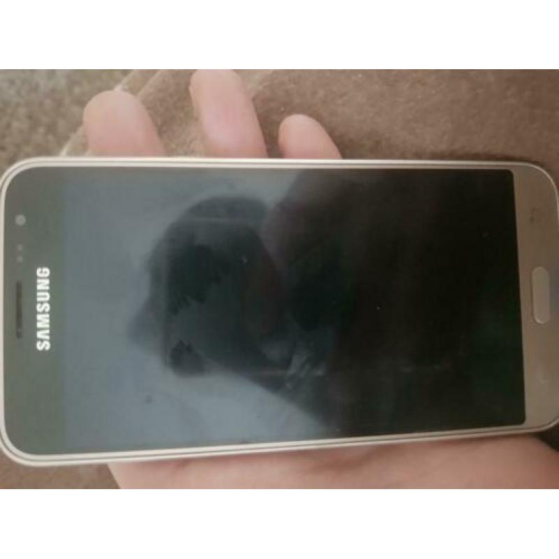 Samsung Galaxy.. j3 zonder lader..