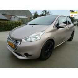 Peugeot 208 1.4 e-HDi Active automaat 15inc airco navi nieuw