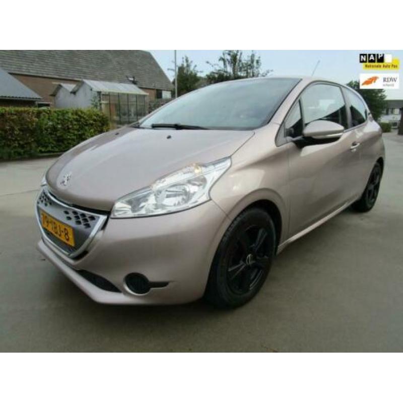 Peugeot 208 1.4 e-HDi Active automaat 15inc airco navi nieuw