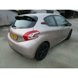 Peugeot 208 1.4 e-HDi Active automaat 15inc airco navi nieuw