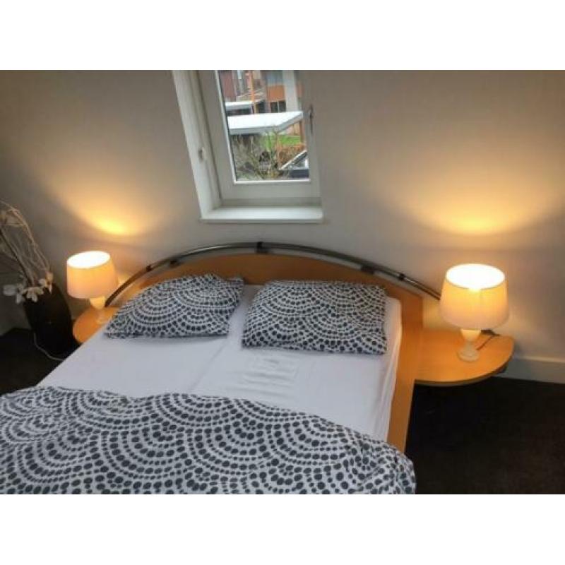 Mooi beukenhouten bed 140x200cm